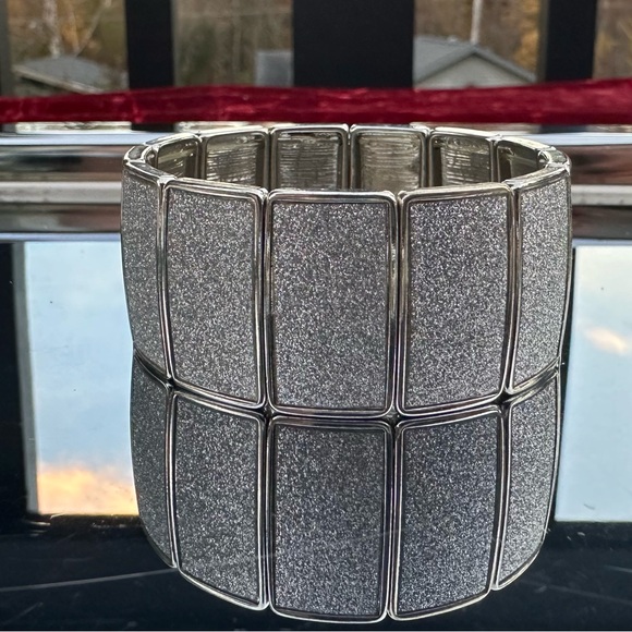 Stretchy panel bracelet with silver sparkles - Picture 3 of 3